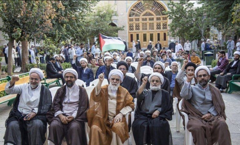 تجمع گروهی از آخوندهای مفت خود در حمایت از تروریست حماس