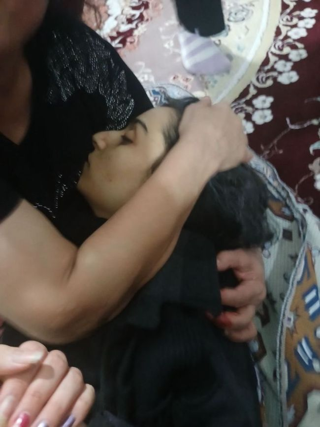 پیکر فائزه مستعان پس از کشته‌شدنش تا صبح در آغوش مادرش بود . عکس